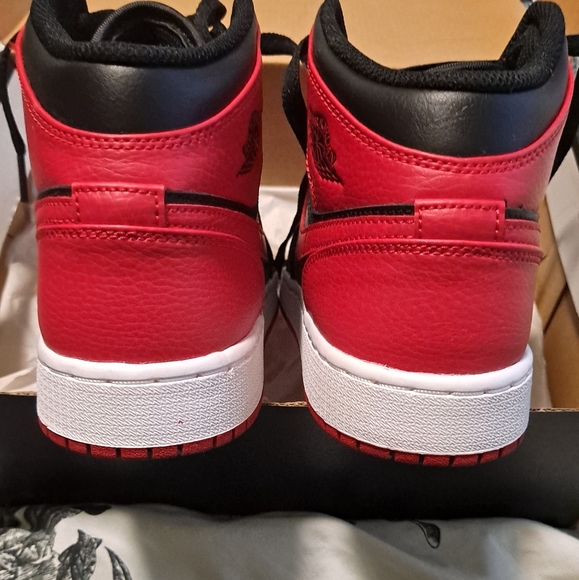 ***SOLD*** Jordan 1 Mid 'Banned' - Picture 6 of 11